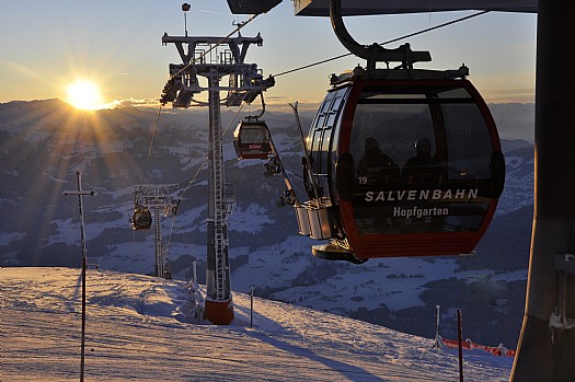Západ slunce v lyžařské oblasti SkiWelt
