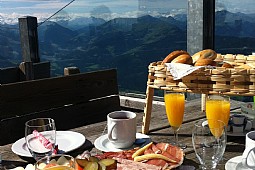 Breakfast on the Mountain 