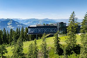 Aussichtsplattform Riesen-Panorama in Brixen im Thale auf Zinsbergbahn Gondel