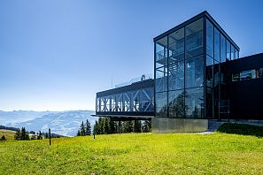 Aussichtsplattform Riesen-Panorama in Brixen im Thale auf Zinsbergbahn Gondel