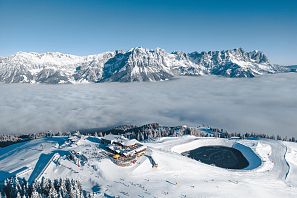 Restaurant Bergkaiser an Bergstation Hartkaiser SkiWelt Ellmau im Winter-Außenaufnahme