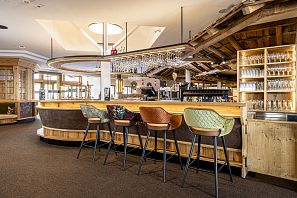 Restaurant Bergkaiser an Bergstation Hartkaiser SkiWelt Ellmau im Winter-Innenaufnahmen