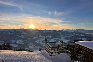 Stoagrubn-Skihuette-SkiWelt-Sonnenuntergang