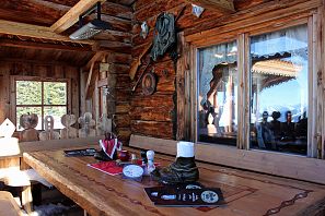Stoagrubn-Skihuette-SkiWelt-Terrasse