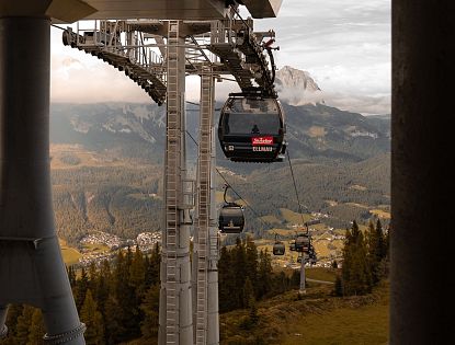 Hartkaiserbahn-in-Ellmau-im-Herbst-am-Abend-1.jpg
