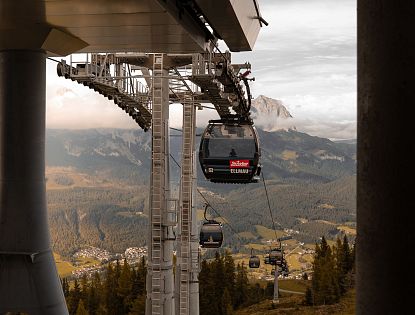Hartkaiserbahn-in-Ellmau-im-Herbst-am-Abend-1.jpg