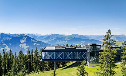 Aussichtsplattform Riesen-Panorama in Brixen im Thale auf Zinsbergbahn Gondel