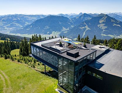 Aussichtsplattform Riesen-Panorama in Brixen im Thale auf Zinsbergbahn Gondel