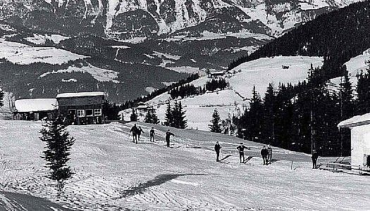 geschichte-skisport-skiwelt-anfaenge-der-bergbahn-soell-alte-piste-schwarz-weiss-2
