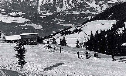 geschichte-skisport-skiwelt-anfaenge-der-bergbahn-soell-alte-piste-schwarz-weiss-5