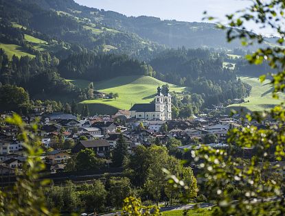 hopfgarten-im-brixental-ortszentrum-im-sommer-26