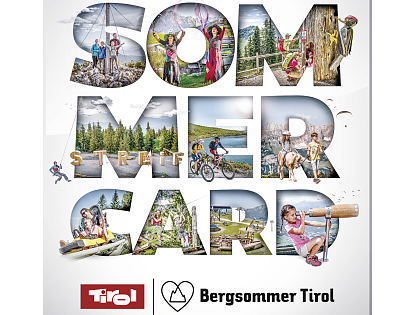 Das Bild zeigt den Schriftzug „SOMMERCARD“, der aus verschiedenen Aktivitäten im Freien besteht. Dazu zählen Wandern, Radfahren und Wassersport. Eine bunte, lebendige Darstellung der Sommerfreuden.