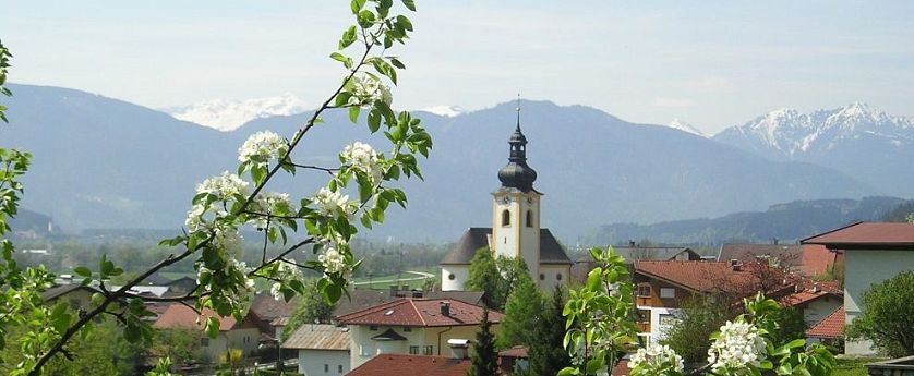 langkampfen-im-inntal-bei-kufstein-ortszentrum-im-sommer-13