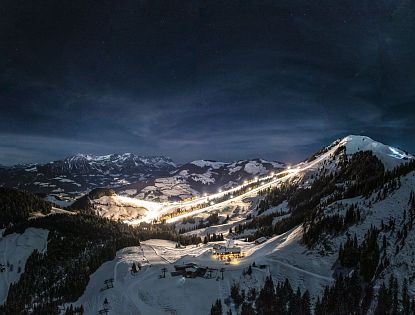Aufnahme des Nachtskiareals in Söll.