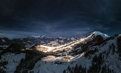 Aufnahme des Nachtskiareals in Söll.