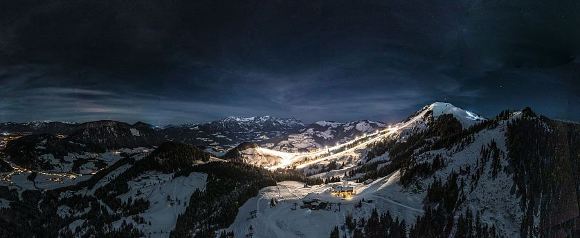 Aufnahme des Nachtskiareals in Söll.