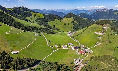 Panorama der Hohen Salve im Sommer.