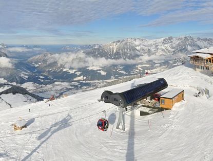 Panormabild mit der Hohen Salve und der Gipfelkapelle.