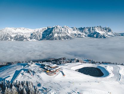 Nebeldecke und der Wilde Kaiser om Hintergrund.