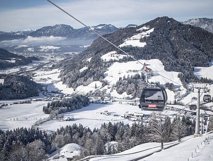 Salvistabahn gondeln zur kleinen Salve in SkiWelt Itter_Winter