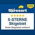 Schild eines 5-Sterne Skigebiets für 2026 mit Auszeichnung und Hinweis auf beste Skigebiete weltweit.