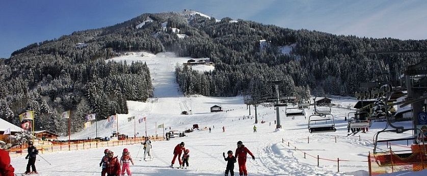 Kindergruppen am Übungsgelände in Westendorf.