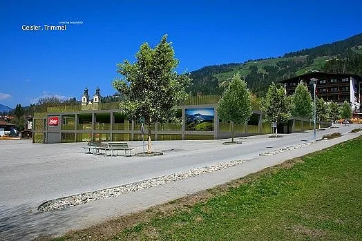 Parkoviště, podzemní garáže a úschovna lyží v Hopfgartenu