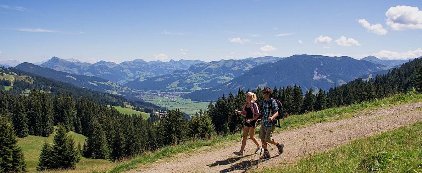 Entspannter Wanderweg ins Tal.