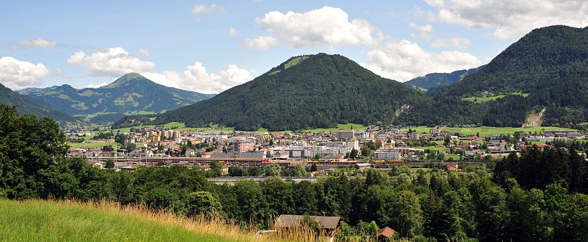 woergl-im-inntal-in-tirol-ortszentrum-im-sommer-2