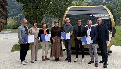 Gruppenfoto Ehrenurkunde Empfänger_(C)Raffeiner Reputation